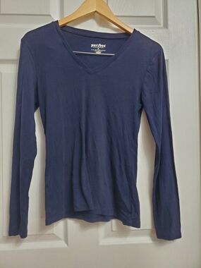Old Navy V-Neck Long Sleeve Top - SIZE M